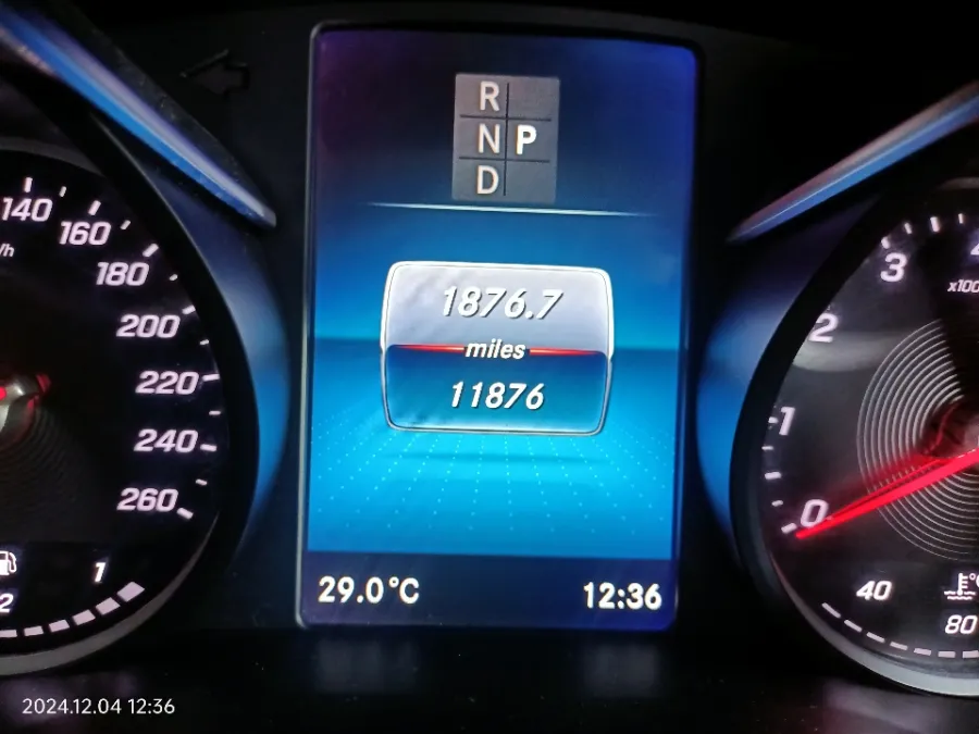 Foto Mobil Bekas Odometer Mercedes-Benz V250 2.0 Avantgarde tahun 2021