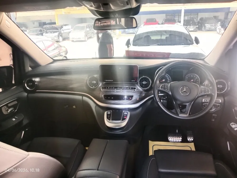 Foto Mobil Bekas Dashboard Mercedes-Benz V250 2.0 Avantgarde tahun 2022
