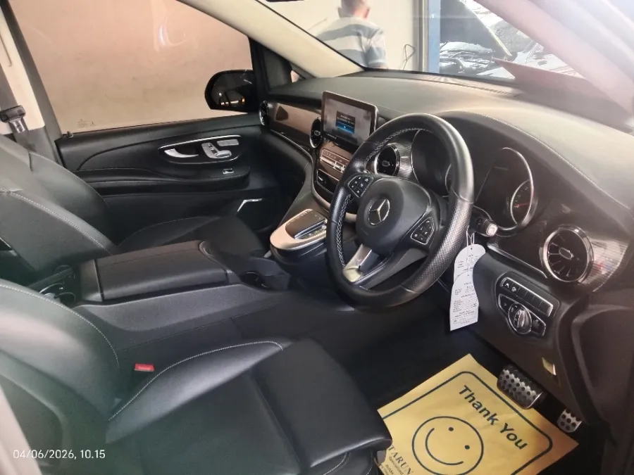 Foto Mobil Bekas Kabin Depan Mercedes-Benz V250 2.0 Avantgarde tahun 2022