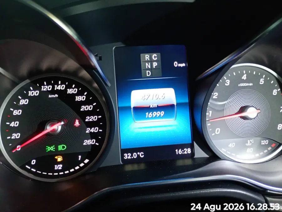 Foto Mobil Bekas Odometer Mercedes-Benz V250 2.0 Avantgarde tahun 2023