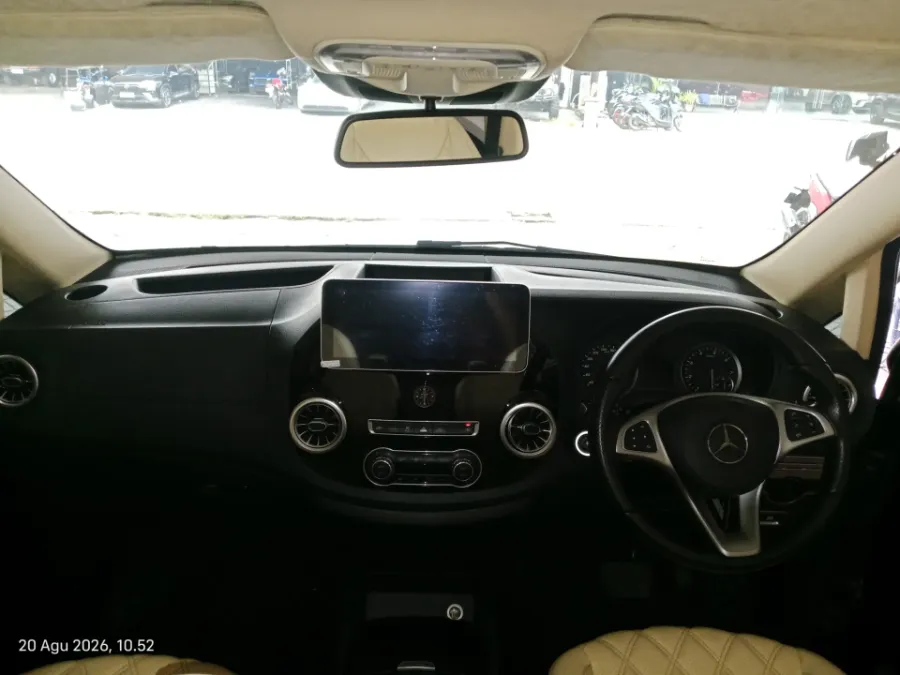 Foto Mobil Bekas Dashboard Mercedes-Benz Vito 2.0 tahun 2020