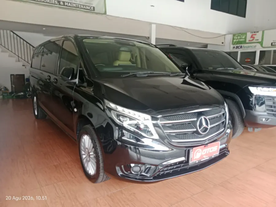 Foto Mobil Bekas Kanan Depan Mercedes-Benz Vito 2.0 tahun 2020