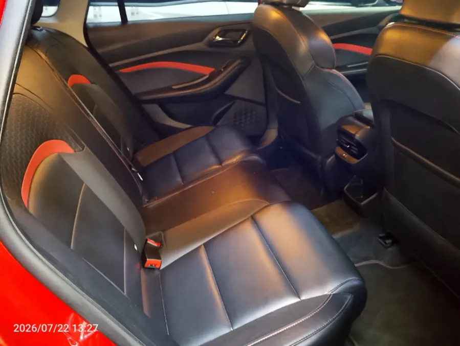 Foto Mobil Bekas Kabin Belakang MG 5GT 1.5 tahun 2023