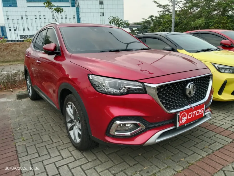 Foto Mobil Bekas Kanan Depan MG HS 1.5 tahun 2021