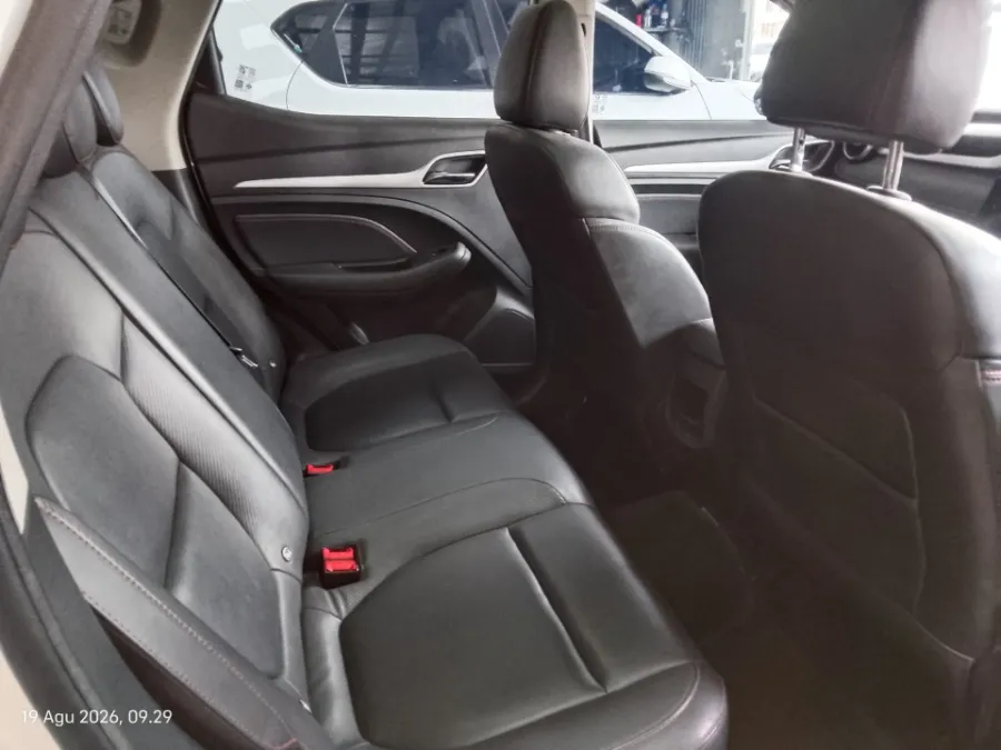 Foto Mobil Bekas Kabin Belakang MG ZS 1.5 tahun 2024