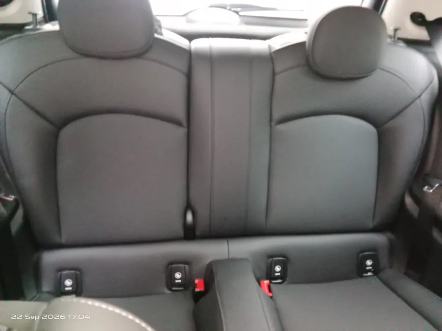 Foto Mobil Bekas Kabin Belakang MINI Cabrio 2.0 Cooper S tahun 2022