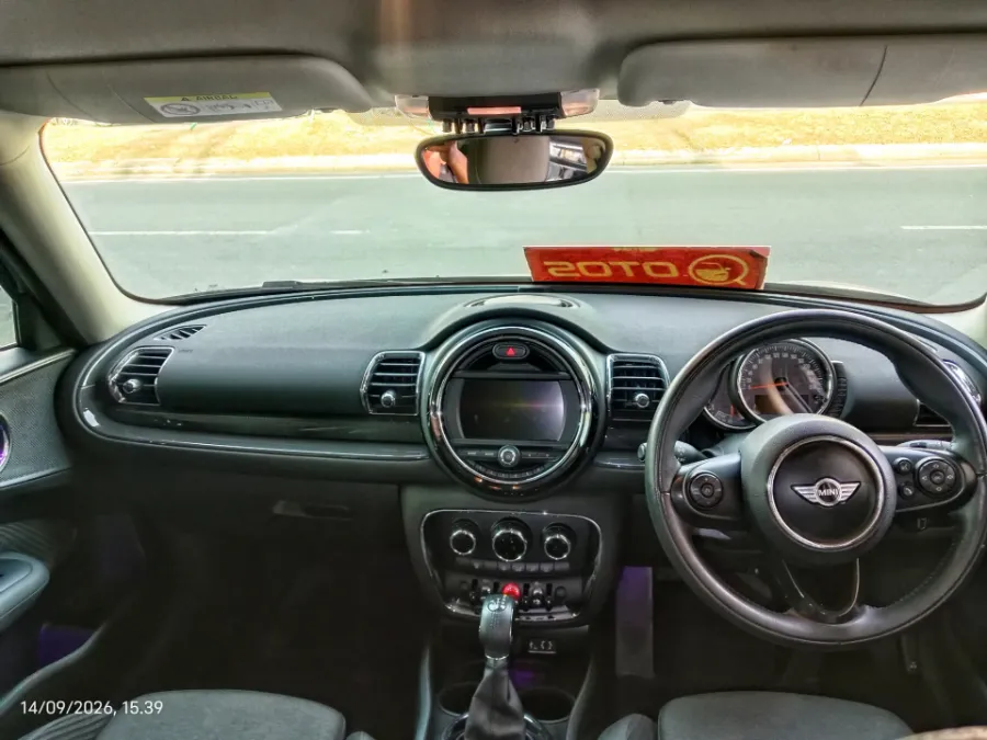 Foto Mobil Bekas Dashboard MINI Clubman 1.5 Cooper tahun 2016