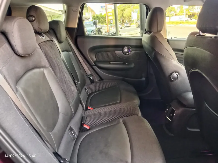 Foto Mobil Bekas Kabin Belakang MINI Clubman 1.5 Cooper tahun 2016