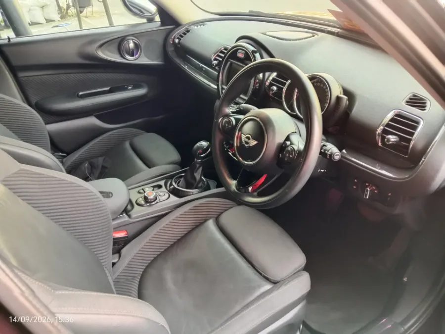 Foto Mobil Bekas Kabin Depan MINI Clubman 1.5 Cooper tahun 2016