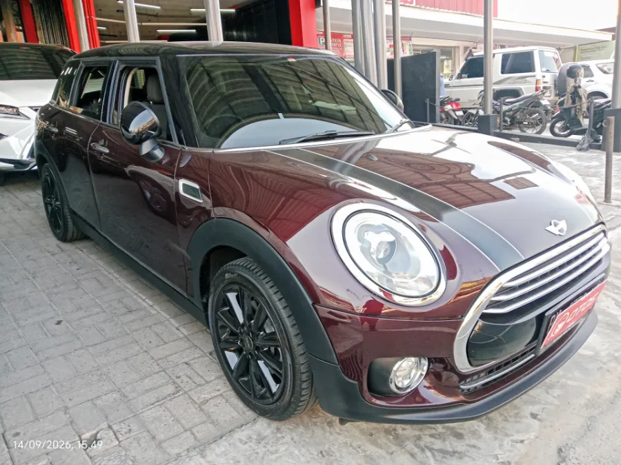 Foto Mobil Bekas Kanan Depan MINI Clubman 1.5 Cooper tahun 2016