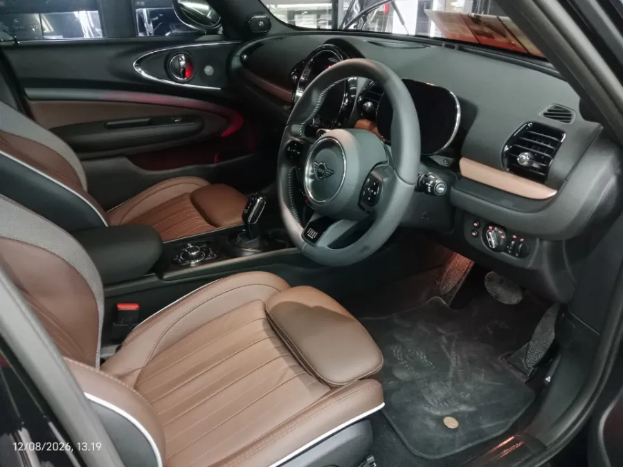 Foto Mobil Bekas Kabin Depan MINI Clubman 2.0 Cooper S tahun 2024