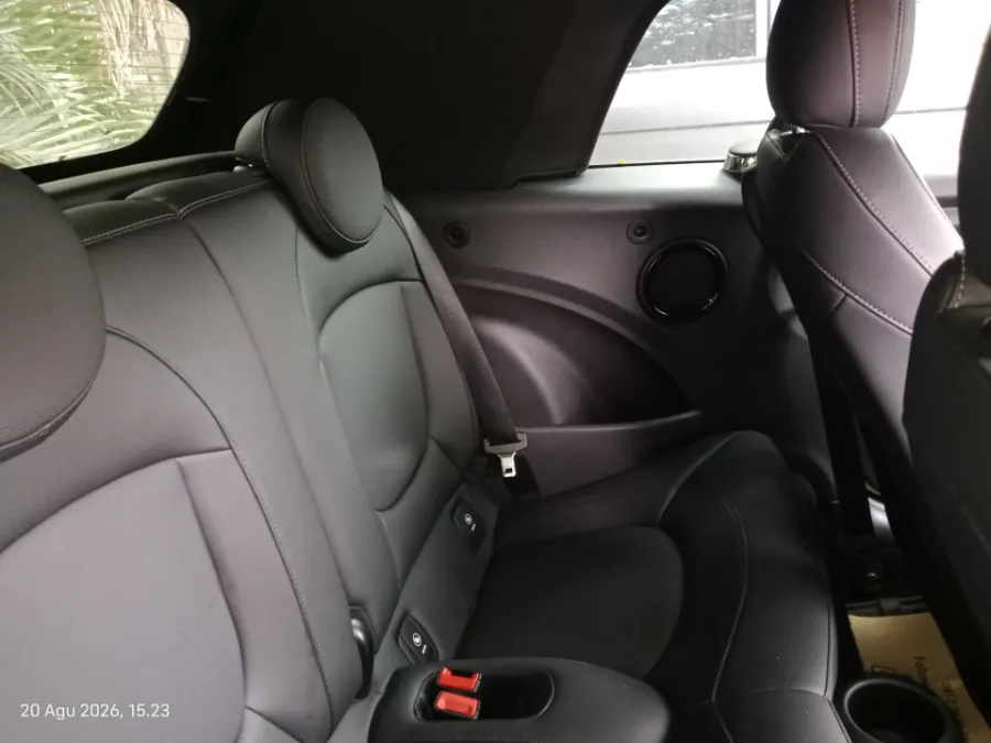 Foto Mobil Bekas Kabin Belakang MINI Convertible 1.5 Cooper tahun 2020