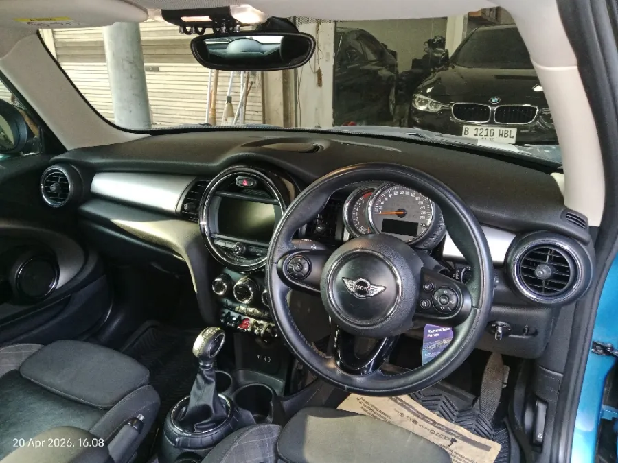 Foto Mobil Bekas Dashboard MINI Cooper 1.5 tahun 2016