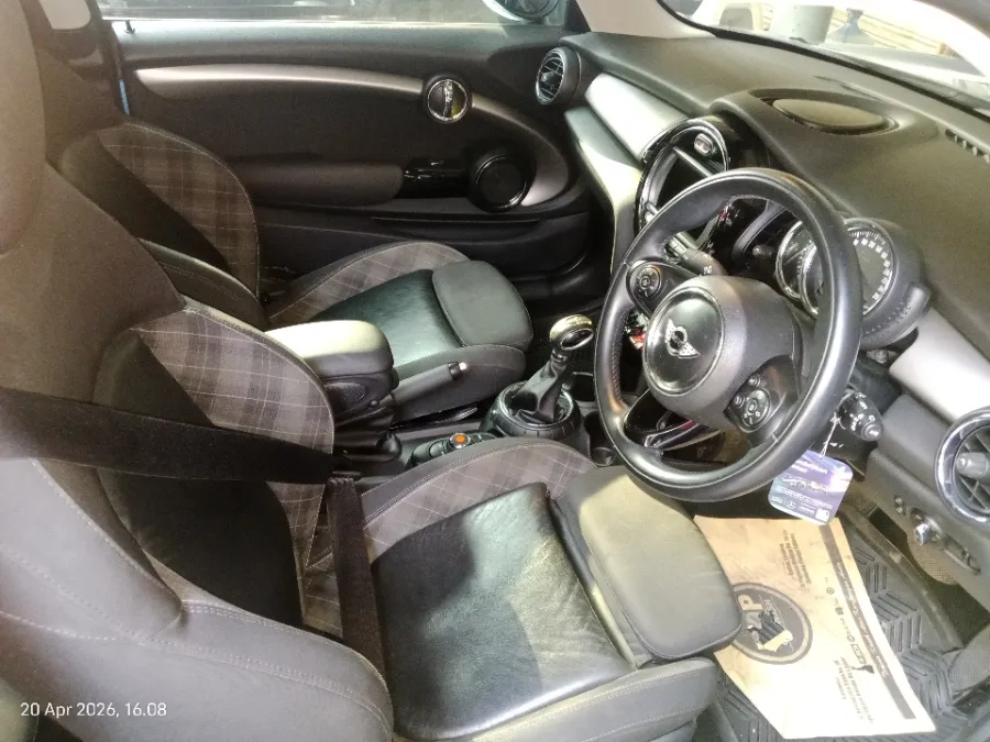 Foto Mobil Bekas Kabin Depan MINI Cooper 1.5 tahun 2016