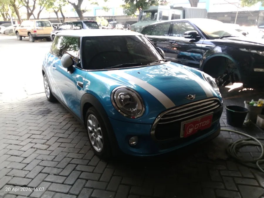 Foto Mobil Bekas Kanan Depan MINI Cooper 1.5 tahun 2016