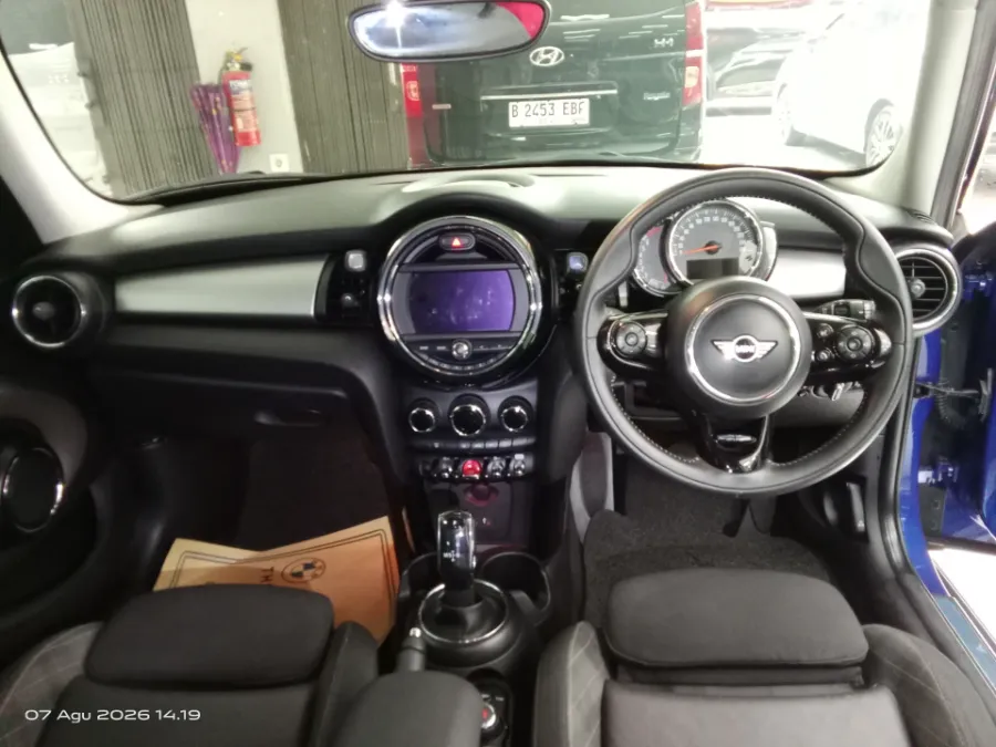 Foto Mobil Bekas Dashboard MINI Cooper 1.5 tahun 2018
