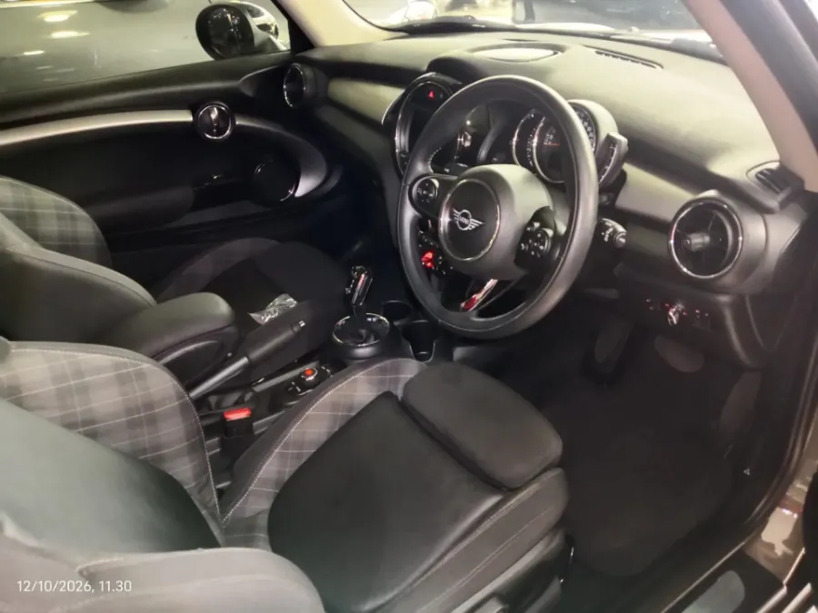 Foto Mobil Bekas Kabin Depan MINI Cooper 1.5 tahun 2018
