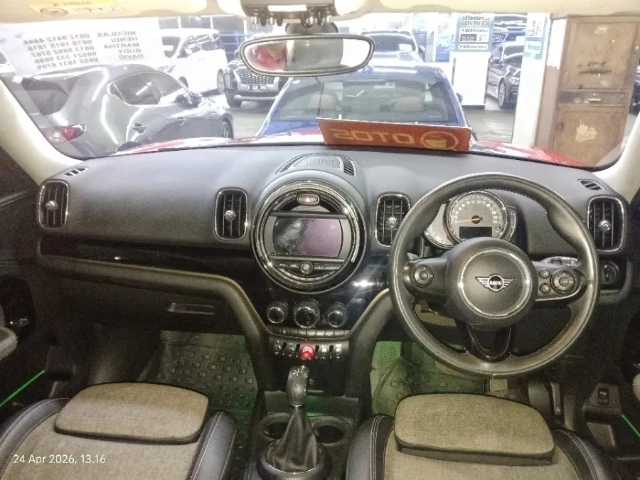 Foto Mobil Bekas Dashboard MINI Cooper 1.5 tahun 2019