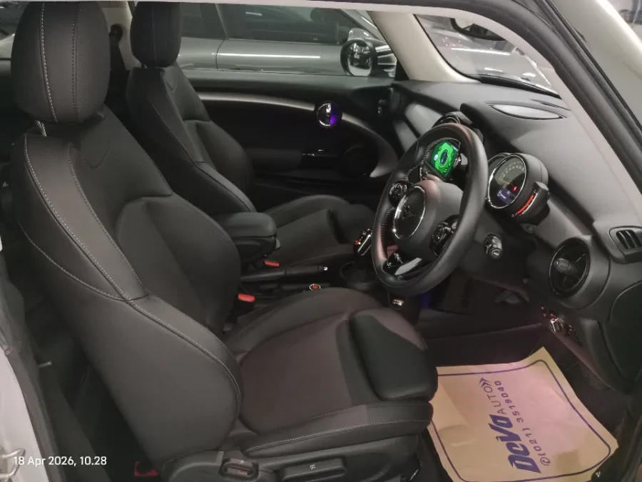 Foto Mobil Bekas Kabin Depan MINI Cooper 1.5 tahun 2020