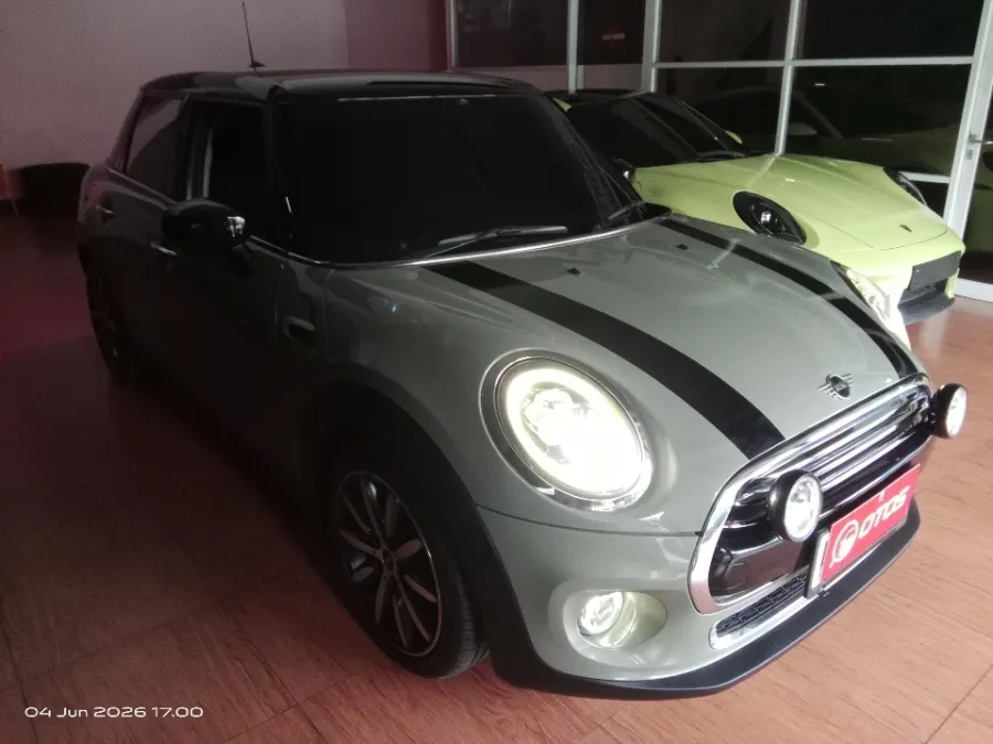 Foto Mobil Bekas Kanan Depan MINI Cooper 1.5 tahun 2020