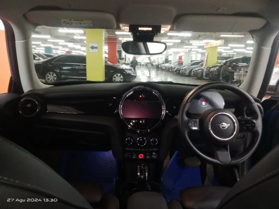 Foto Mobil Bekas Dashboard MINI Cooper 1.5 tahun 2021