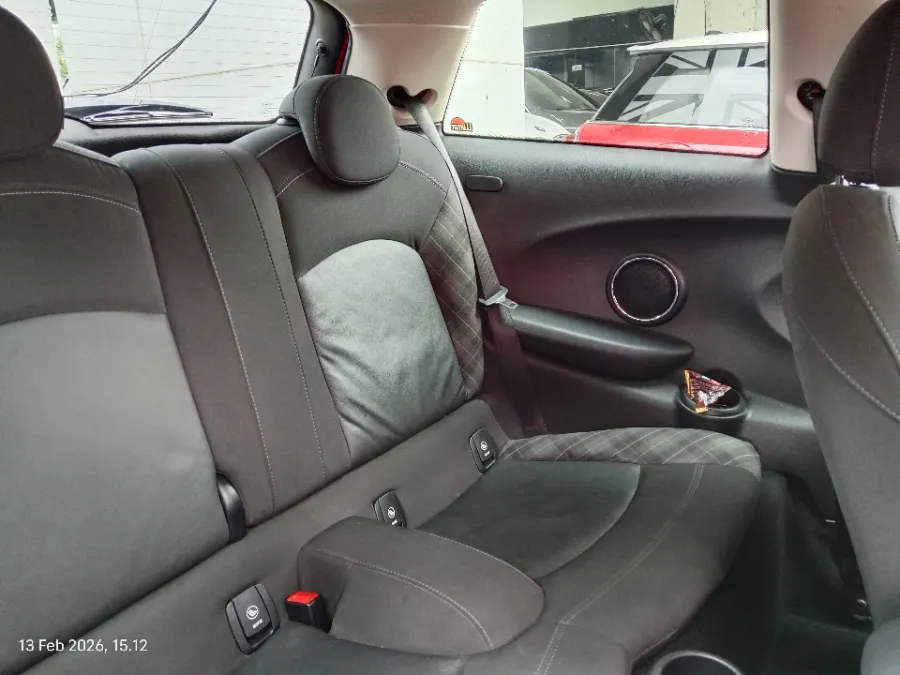 Foto Mobil Bekas Kabin Belakang MINI Cooper 1.5 S tahun 2018