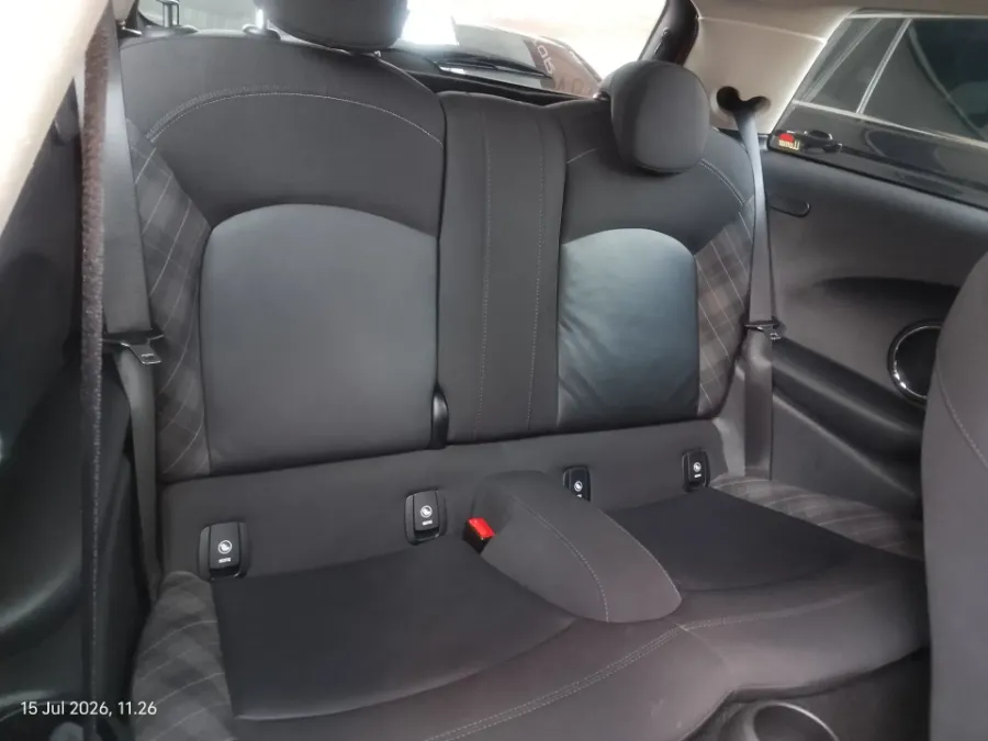 Foto Mobil Bekas Kabin Belakang MINI Cooper 1.5 S tahun 2018