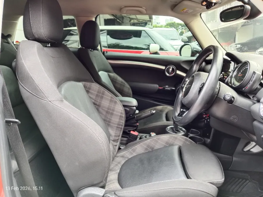 Foto Mobil Bekas Kabin Depan MINI Cooper 1.5 S tahun 2018