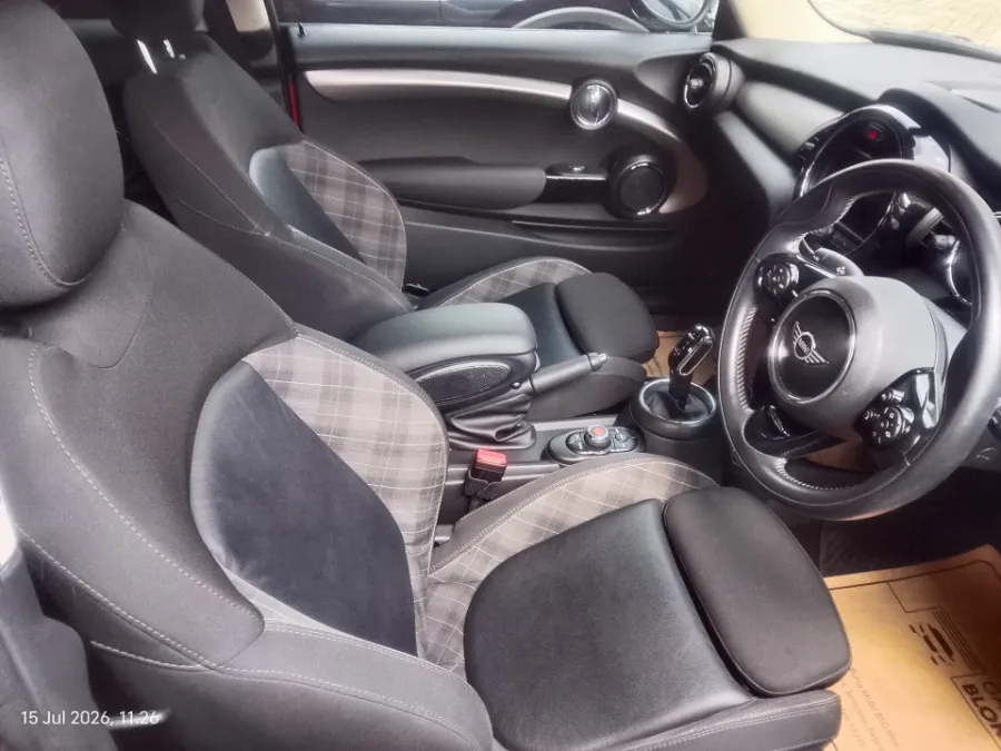 Foto Mobil Bekas Kabin Depan MINI Cooper 1.5 S tahun 2018