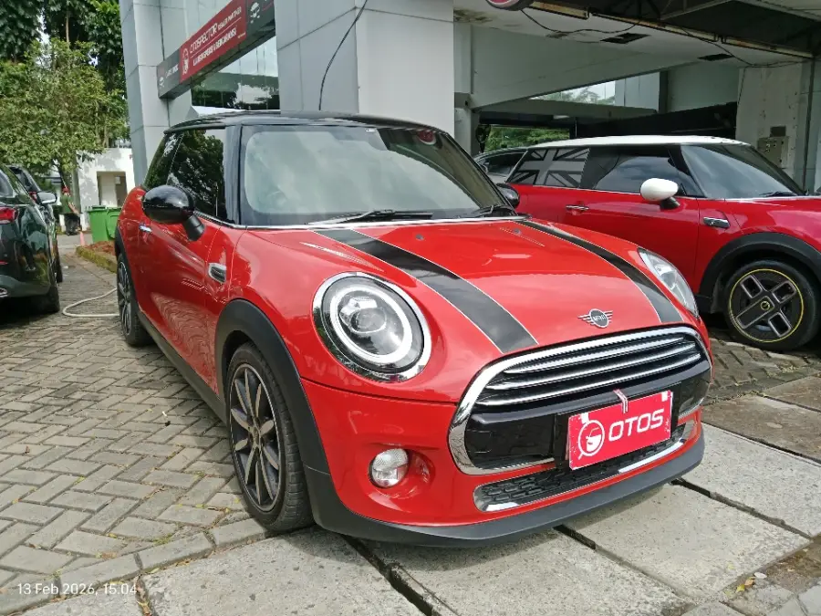 Foto Mobil Bekas Kanan Depan MINI Cooper 1.5 S tahun 2018