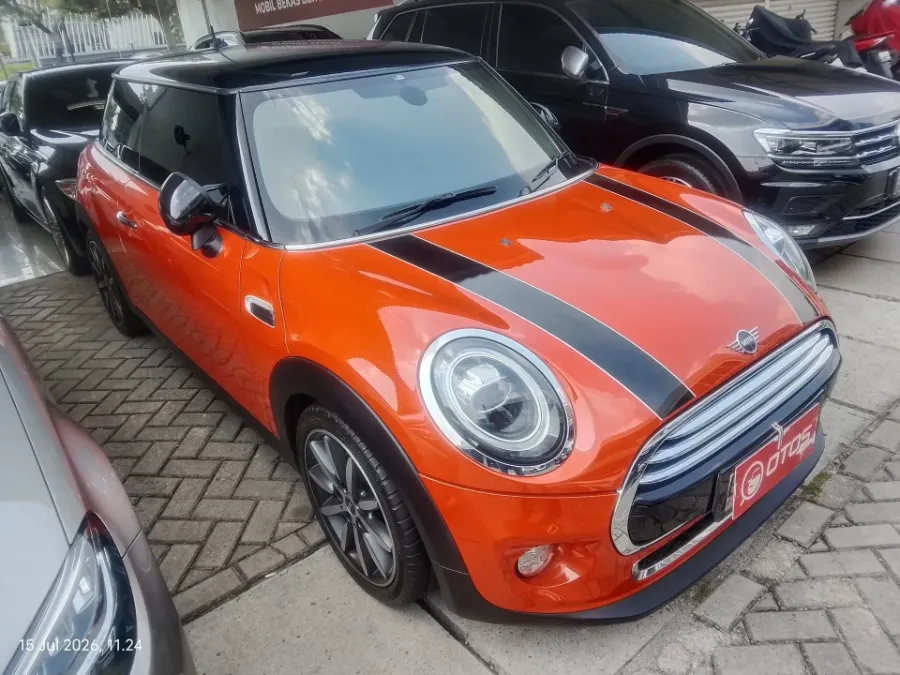 Foto Mobil Bekas Kanan Depan MINI Cooper 1.5 S tahun 2018