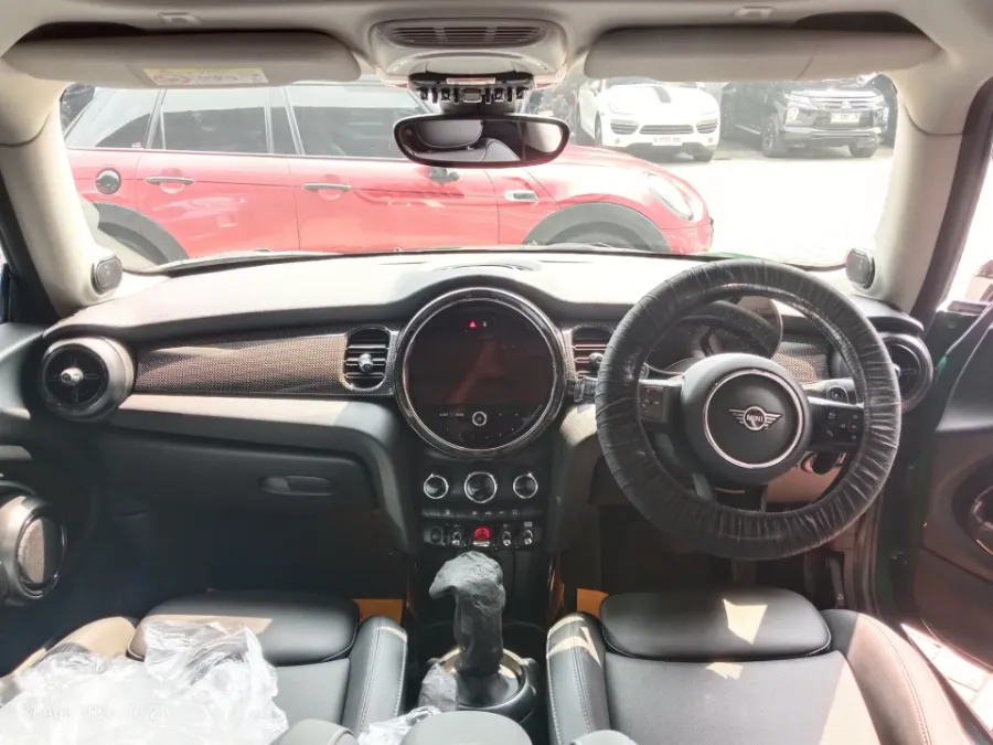 Foto Mobil Bekas Dashboard MINI Cooper 1.5 S tahun 2023