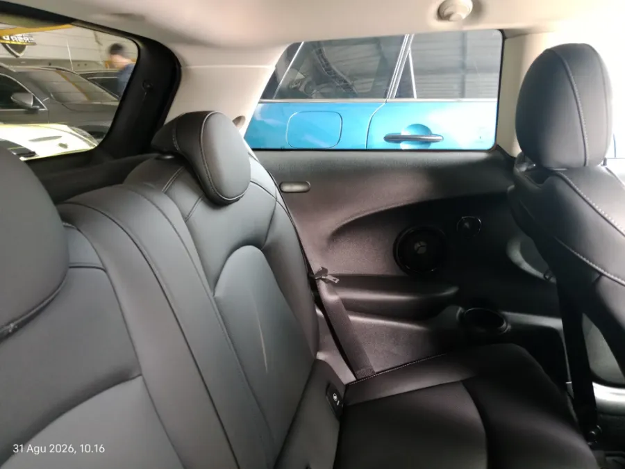 Foto Mobil Bekas Kabin Belakang MINI Cooper 1.5 S tahun 2023