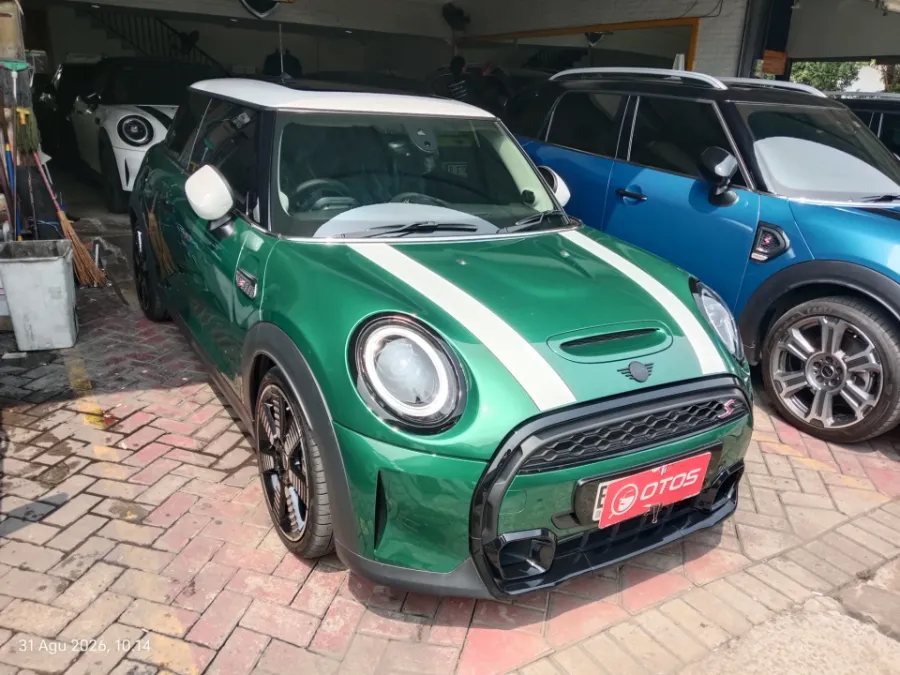 Foto Mobil Bekas Kanan Depan MINI Cooper 1.5 S tahun 2023