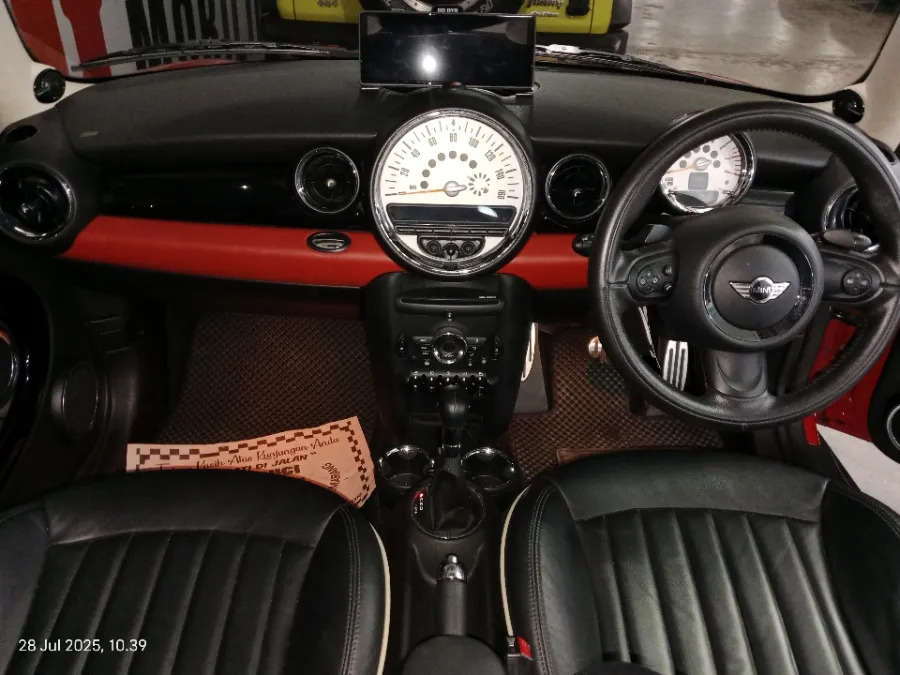 Foto Mobil Bekas Dashboard MINI Cooper 1.6 tahun 2011