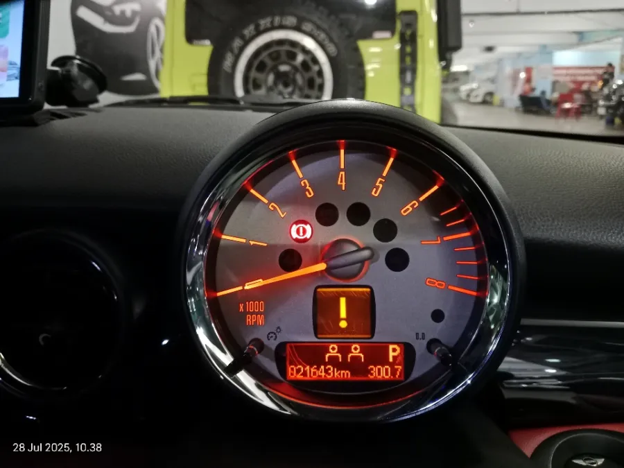 Foto Mobil Bekas Odometer MINI Cooper 1.6 tahun 2011