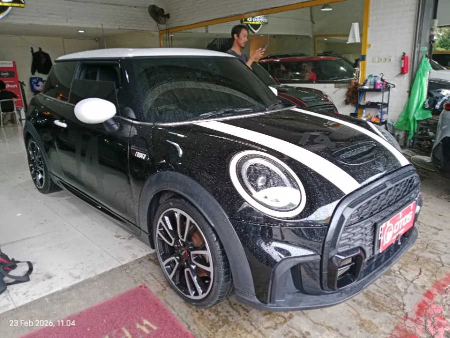 Foto Mobil Bekas Kanan Depan MINI Cooper 1.6 S Coupe tahun 2021