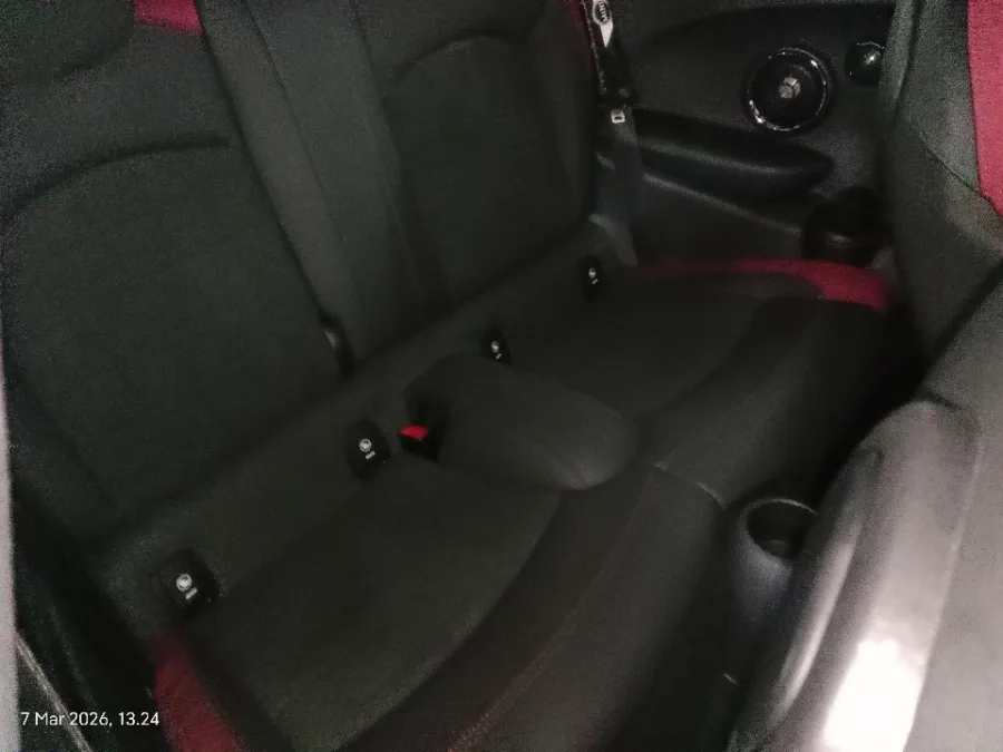 Foto Mobil Bekas Kabin Belakang MINI Cooper 2.0 John Cooper Works tahun 2017