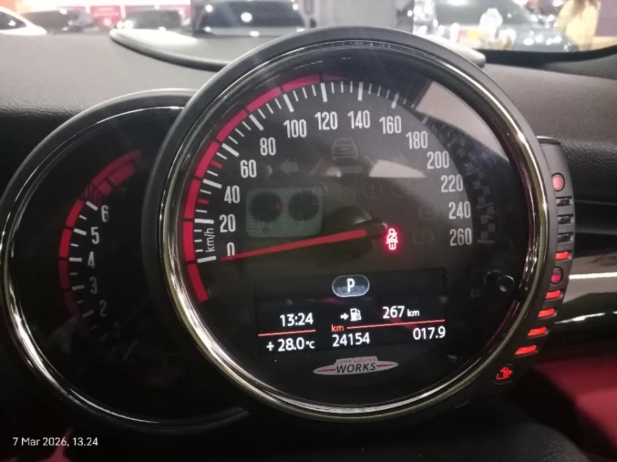 Foto Mobil Bekas Odometer MINI Cooper 2.0 John Cooper Works tahun 2017
