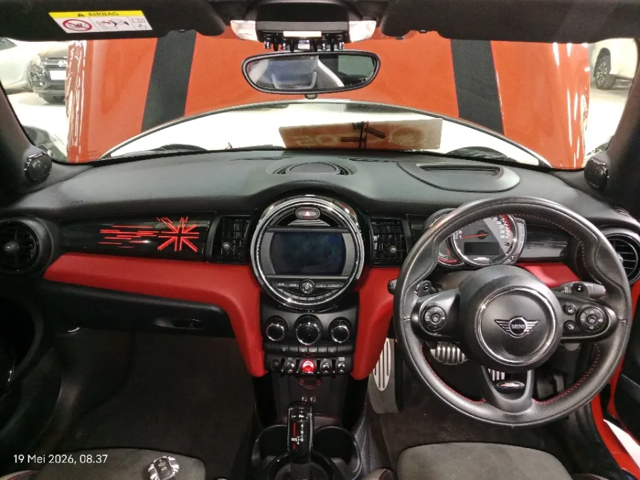 Foto Mobil Bekas Dashboard MINI Cooper 2.0 John Cooper Works tahun 2019