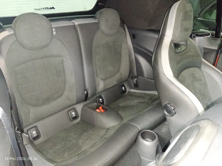 Foto Mobil Bekas Kabin Belakang MINI Cooper 2.0 John Cooper Works tahun 2019