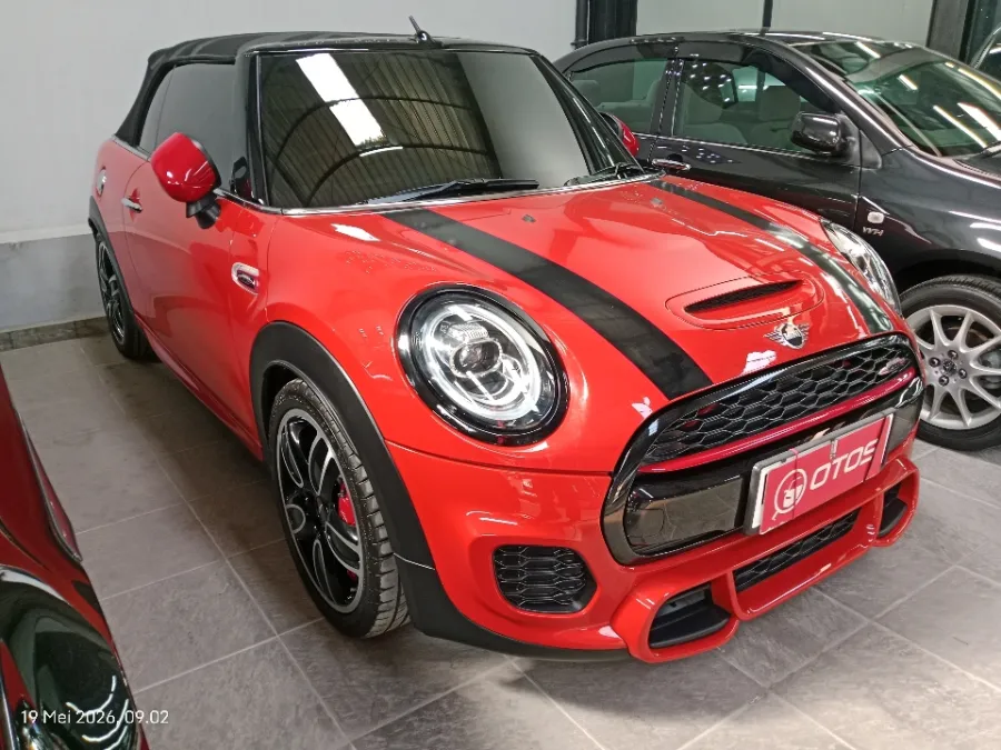 Foto Mobil Bekas Kanan Depan MINI Cooper 2.0 John Cooper Works tahun 2019
