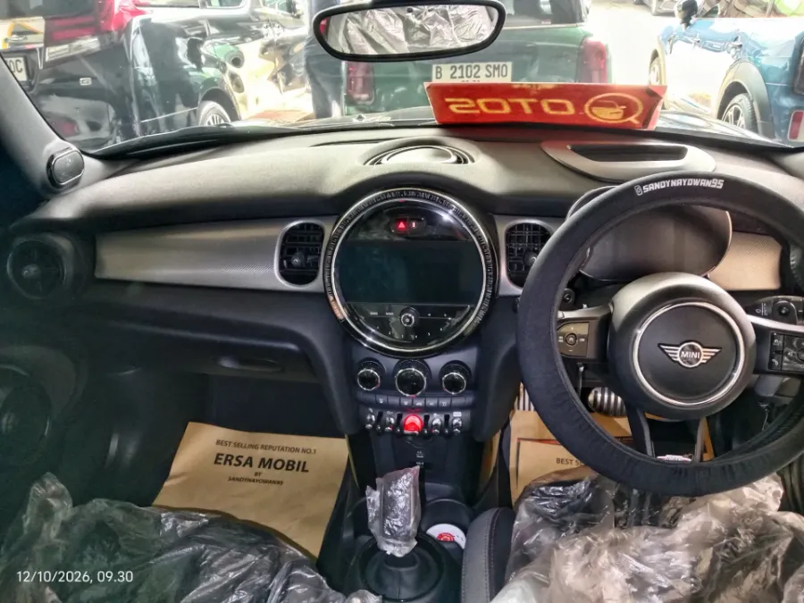Foto Mobil Bekas Dashboard MINI Cooper 2.0 John Cooper Works tahun 2021