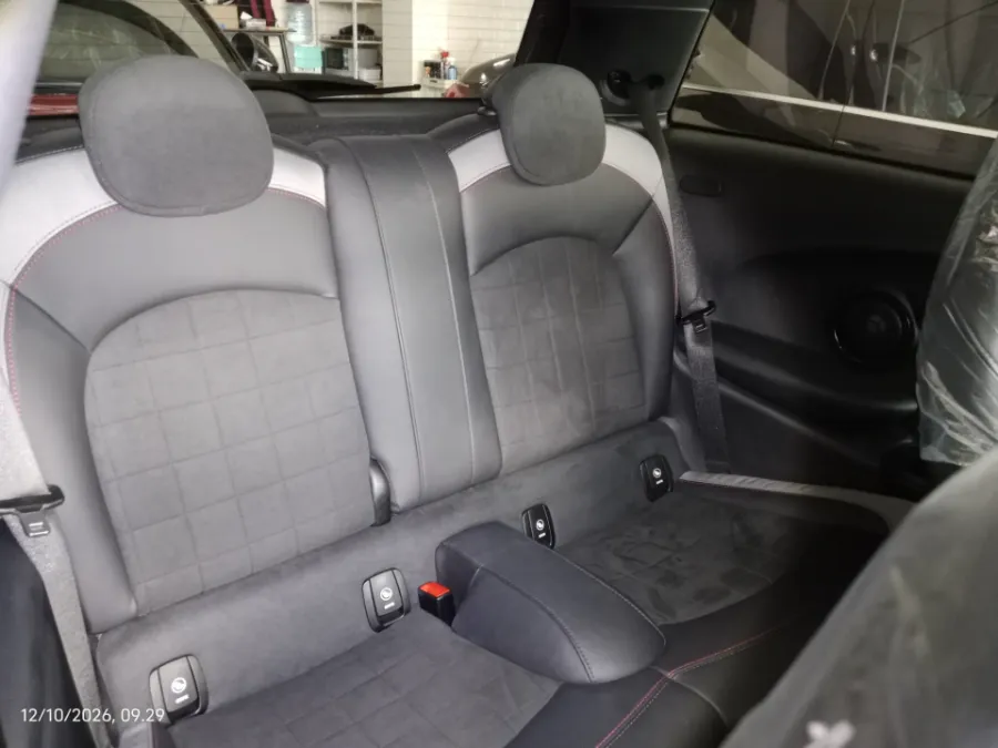 Foto Mobil Bekas Kabin Belakang MINI Cooper 2.0 John Cooper Works tahun 2021