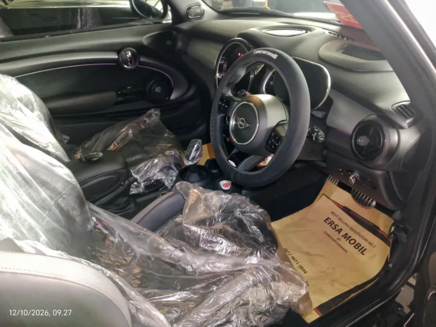 Foto Mobil Bekas Kabin Depan MINI Cooper 2.0 John Cooper Works tahun 2021