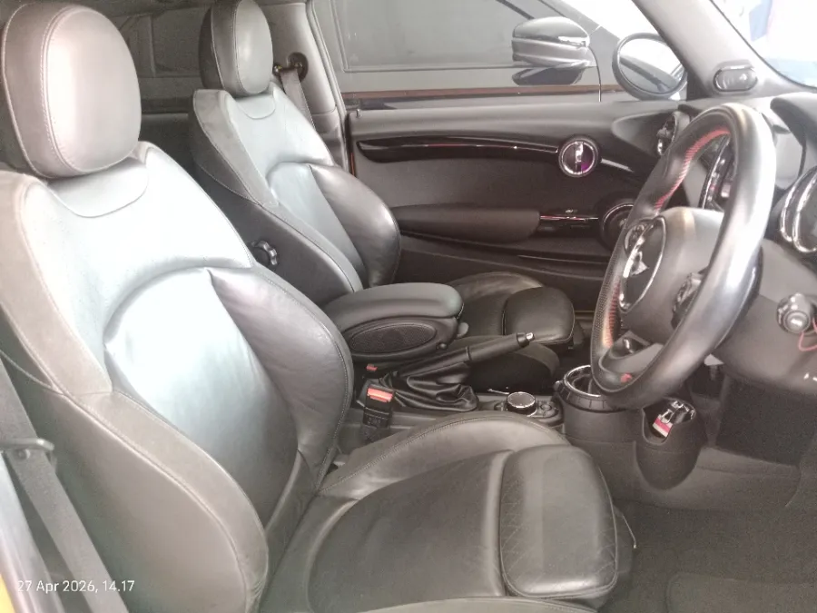 Foto Mobil Bekas Kabin Depan MINI Cooper 2.0 S tahun 2015