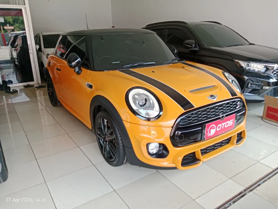 Foto Mobil Bekas Kanan Depan MINI Cooper 2.0 S tahun 2015