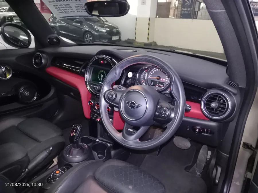 Foto Mobil Bekas Dashboard MINI Cooper 2.0 S tahun 2019
