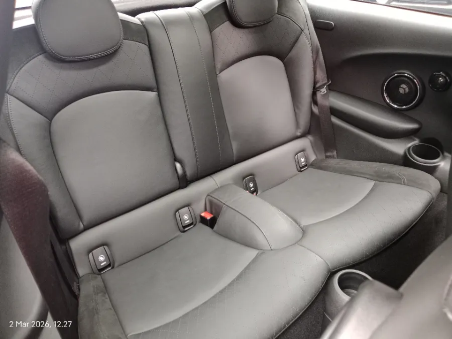 Foto Mobil Bekas Kabin Belakang MINI Cooper 2.0 S tahun 2019