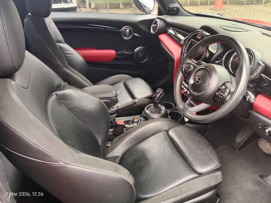 Foto Mobil Bekas Kabin Depan MINI Cooper 2.0 S tahun 2019